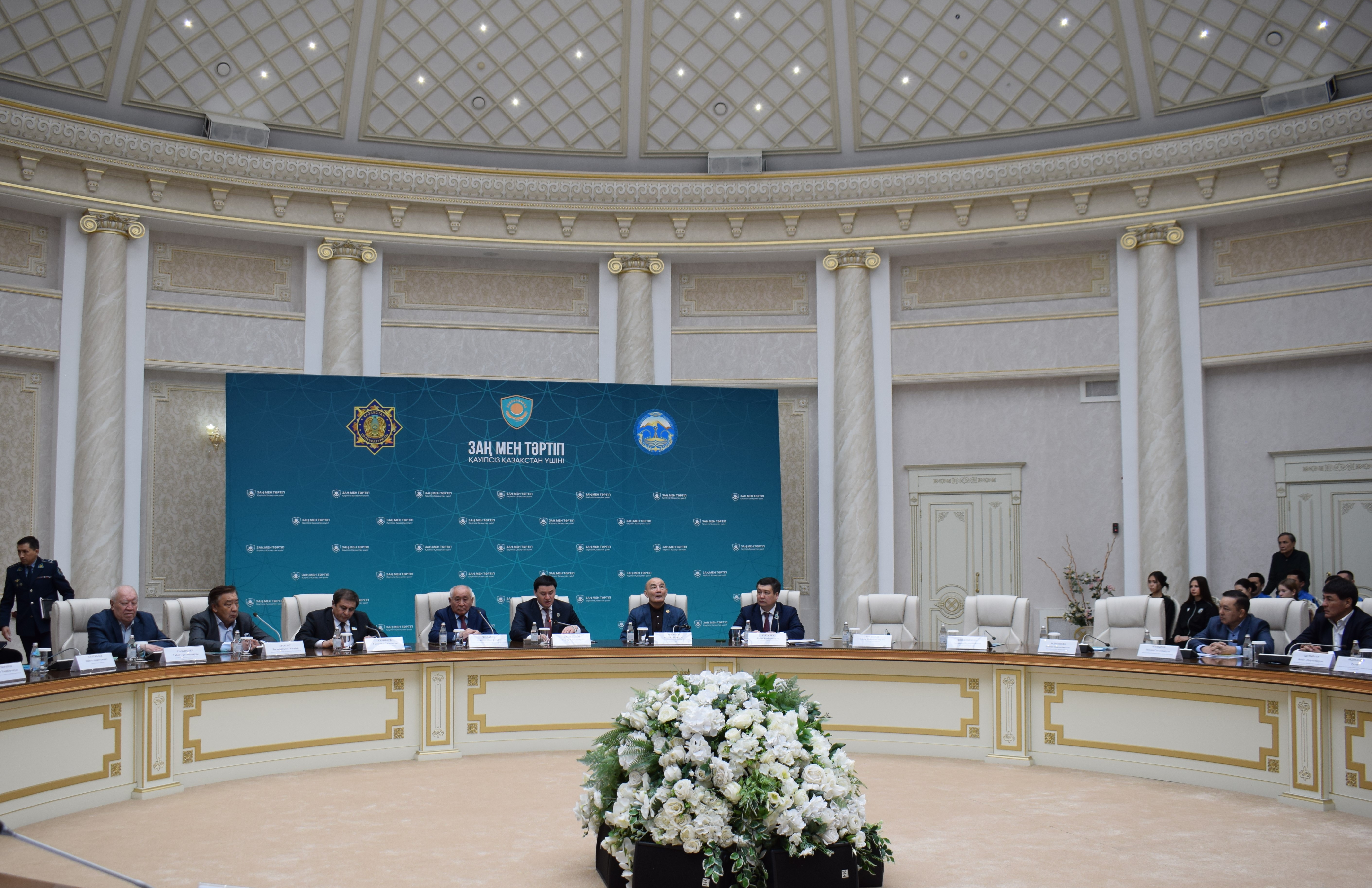 «Заң өзіңнен басталады» тақырыбында дөңгелек үстел өткізілді