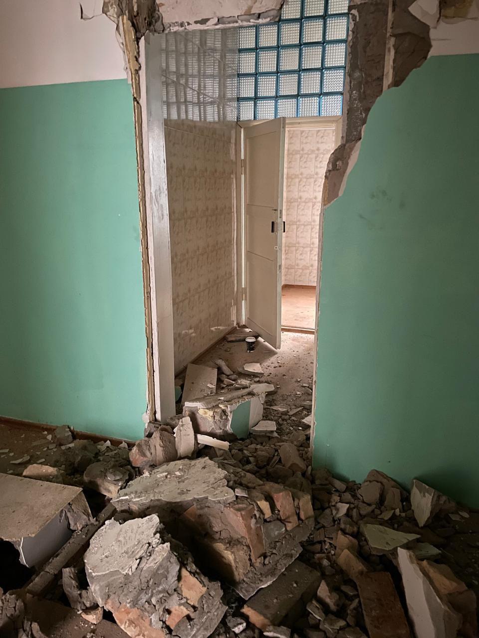 Алматы әкімдігінің өкілдері апатты ғимараттың бұзылуына қатысты түсініктеме берді