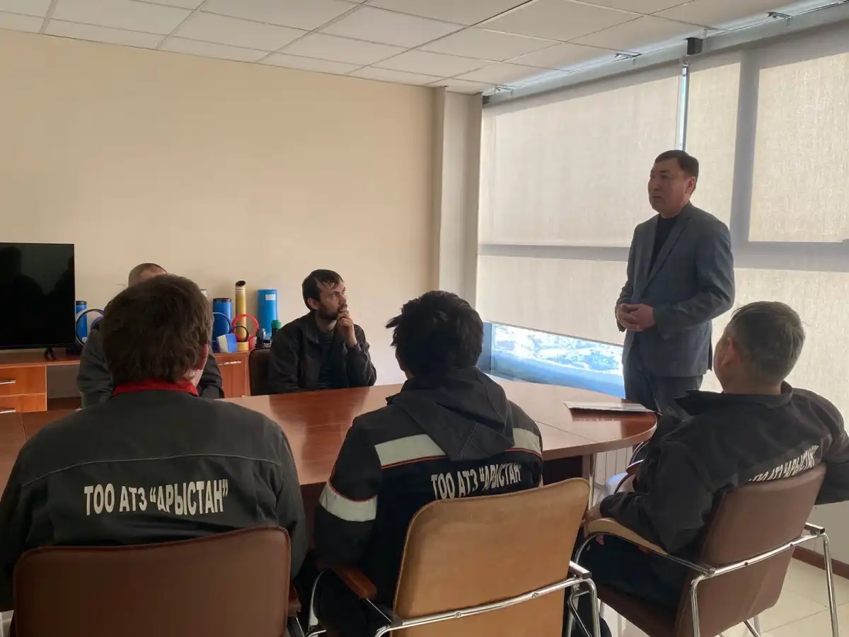 На столичном трубном заводе «Арыстан» прошла разъяснительная встреча по вопросам конституционной реформы