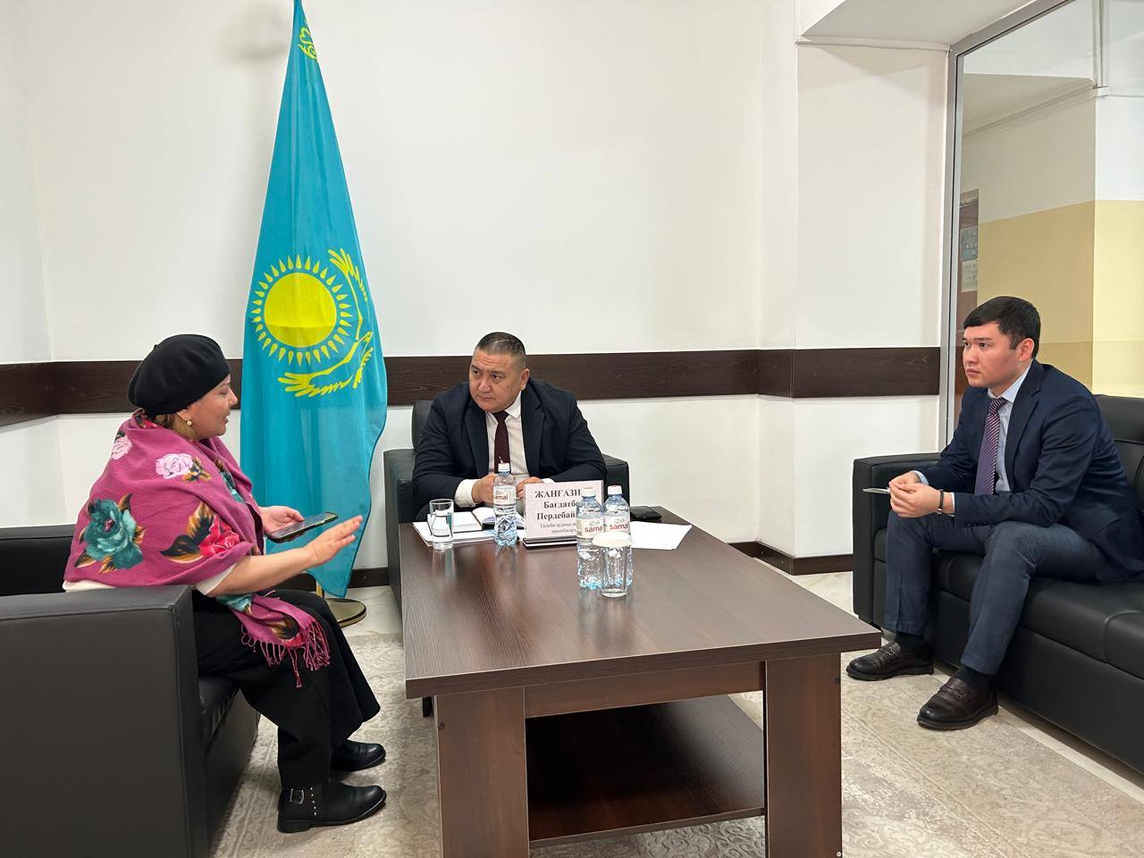 АУДАН ӘКІМІНІҢ ОРЫНБАСАРЫ ТҰРҒЫНДАРДЫ ЖЕКЕ МӘСЕЛЕЛЕРІ БОЙЫНША ҚАБЫЛДАДЫ