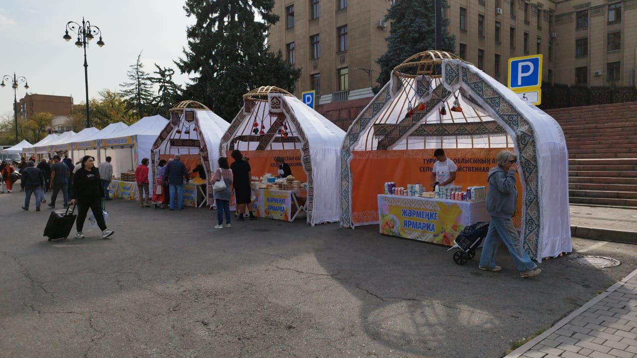 Алматыда демалыс күндері өткен жәрмеңкелерге бір миллионға жуық адам келді