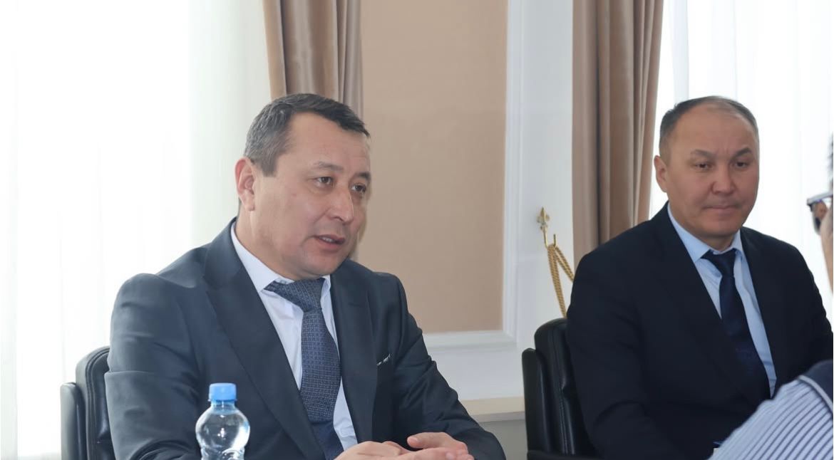 Аким района принял представителей компании Син Синь.