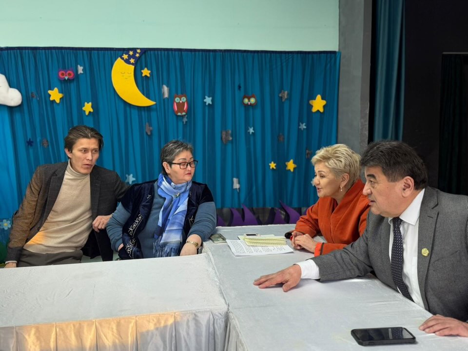 Конституциялық реформалар Қаздрамтеатр қабырғасында талқыланды