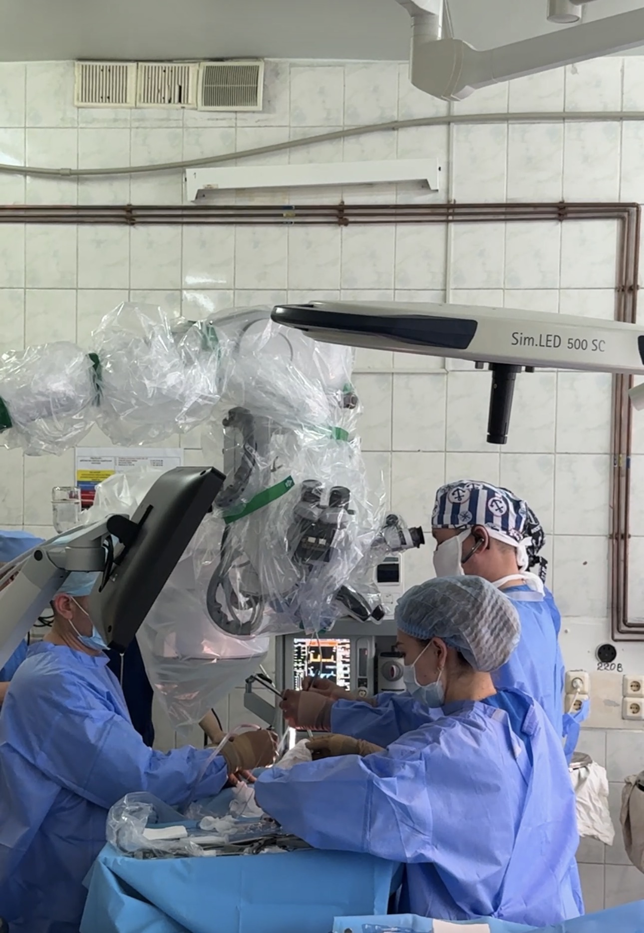 Алматыда көпжылдық созылмалы дерттен зардап шеккен науқасқа бірегей ота жасалды