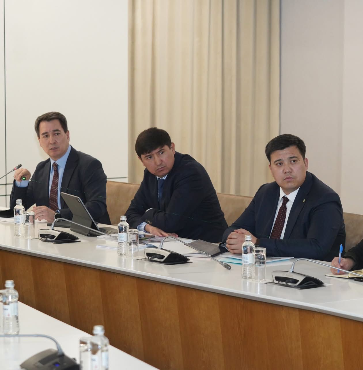 ТҮРКІСТАН ОБЛЫСЫНДА КҮРІШ ЕГІСТІГІНЕ ЖАҢА ТЕХНОЛОГИЯ ЕНГІЗІЛІП, СУ ҮНЕМДЕЛУДЕ