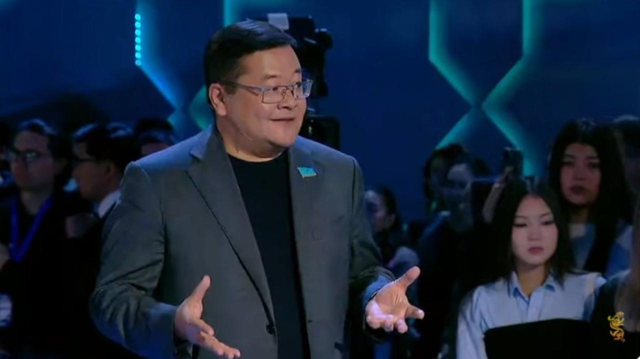 Айдос Сарым: Конституциялық өзгерістер - жаһандық сын-қатерлерге жауап