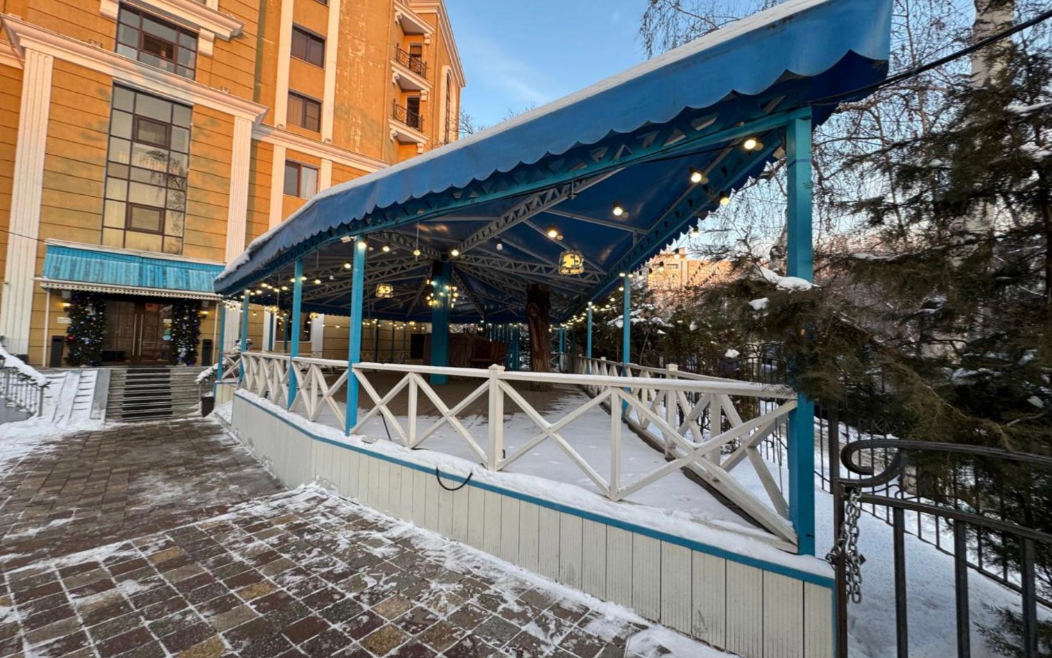 Алматы орталығындағы мейрамхананың жазғы террасасы сот шешімімен бұзылды