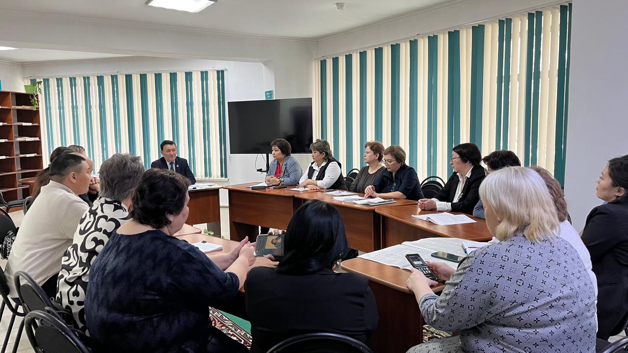 Жаңа Конституцияны талқылауға арналған дөңгелек үстел