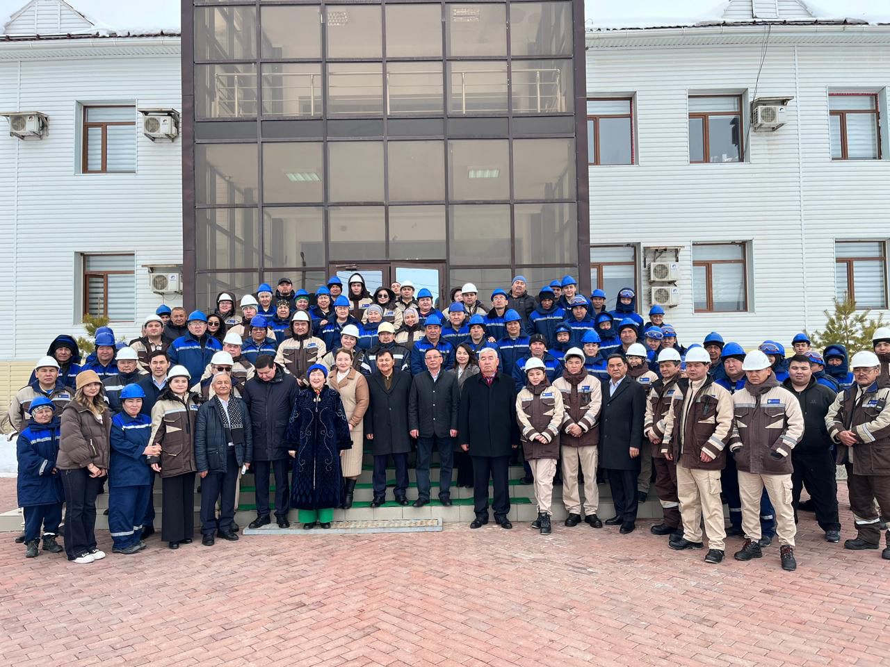 Республикалық халықтық штаб мүшесі, ҚР Парламенті Сенатының депутаты Сәкен Қаланұлы Арубаев бастаған жұмысшы тобы  Жалпыұлттық референдумды қолдау мақсатында Қаратау қаласындағы ТОО «Talas Investment Company» ұжымымен кездесу өтті. Кездесуге облыстық, аудандық халықтық штаб мүшелері қатысты.