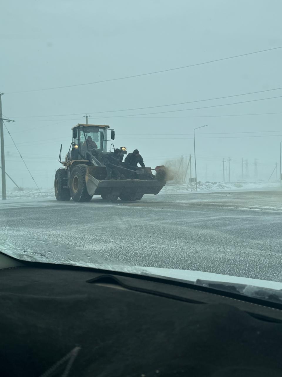 Достық ауылына инертті материалдар себу жұмыстары жүргізілді.