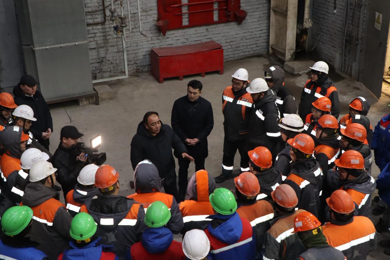 Актив Хромтауского района и трудовые коллективы выразили поддержку проекту новой Конституции