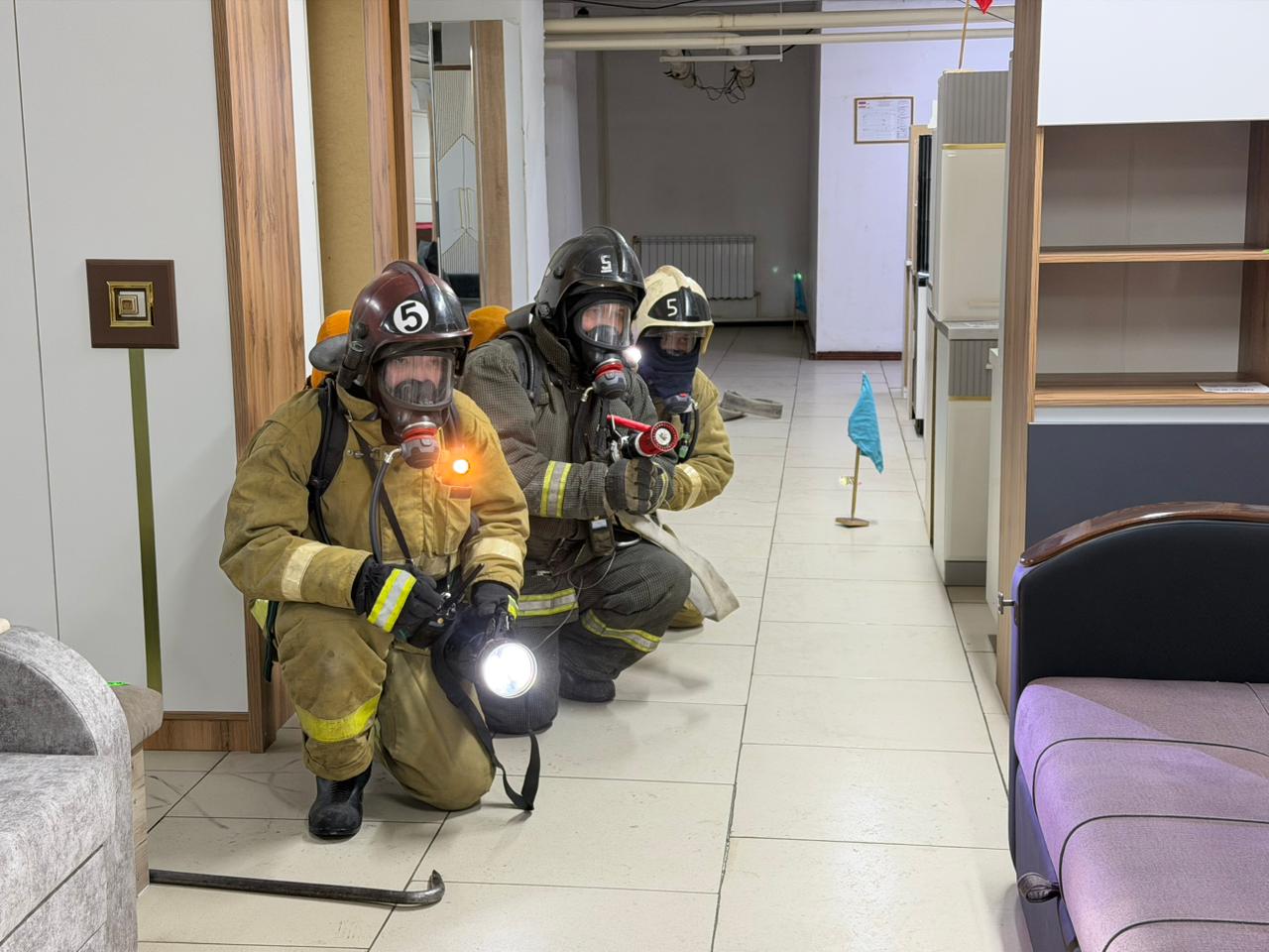 Қостанайлық құтқарушылар адамдар жаппай жиналатын базарда өрт-тактикалық оқу-жаттығу өткізді