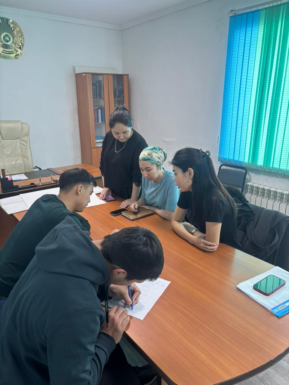 "Сарқан ауданы Черкасск ауылдық округі әкімінің аппараты" мемлекеттік мекемесі мен "Жанұя" отбасын қолдау орталығының мамандары бірлесе жұмыс атқаруда