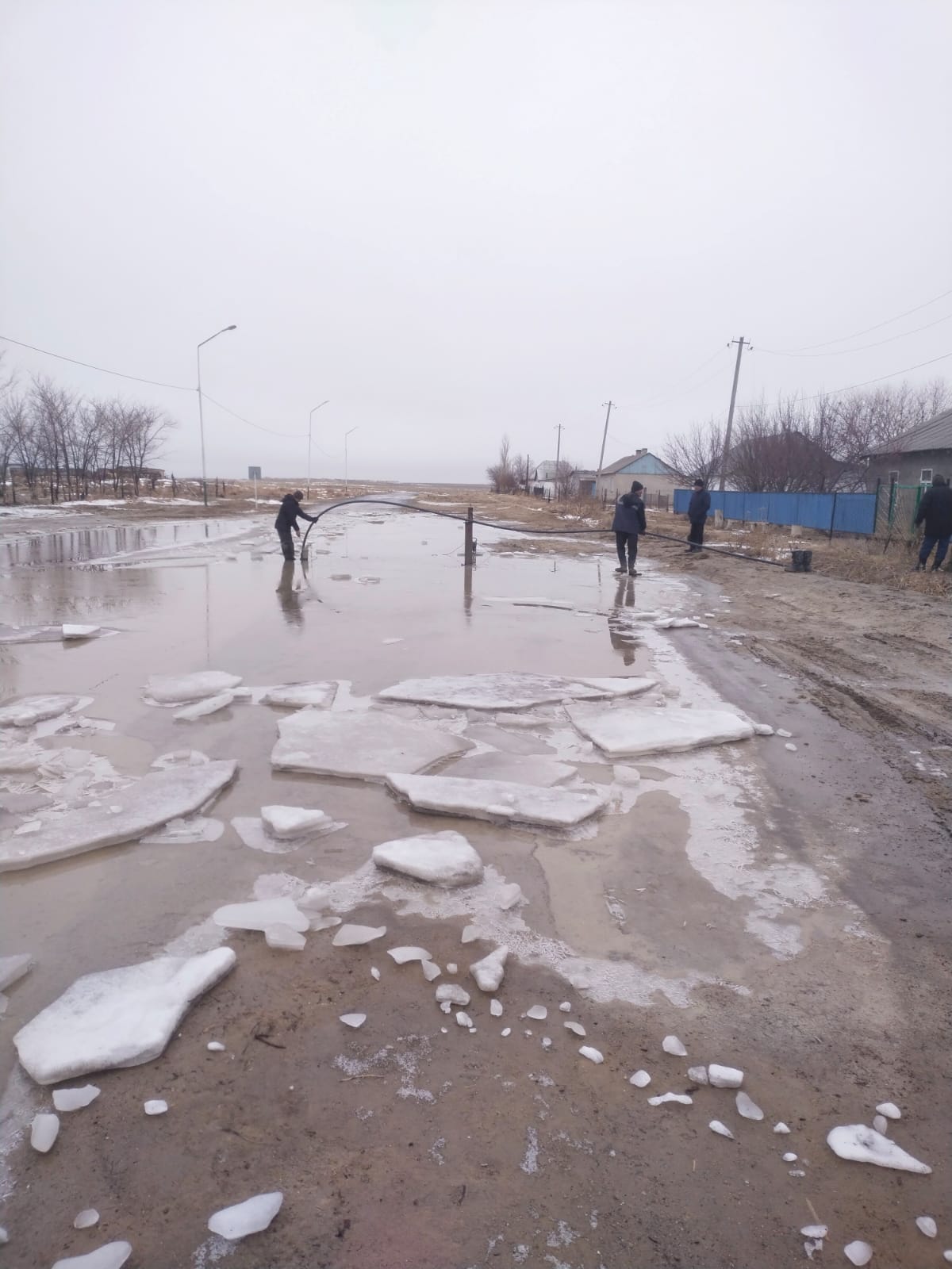 📢 Ауыл көшелері еріген қар суынан тазартылуда