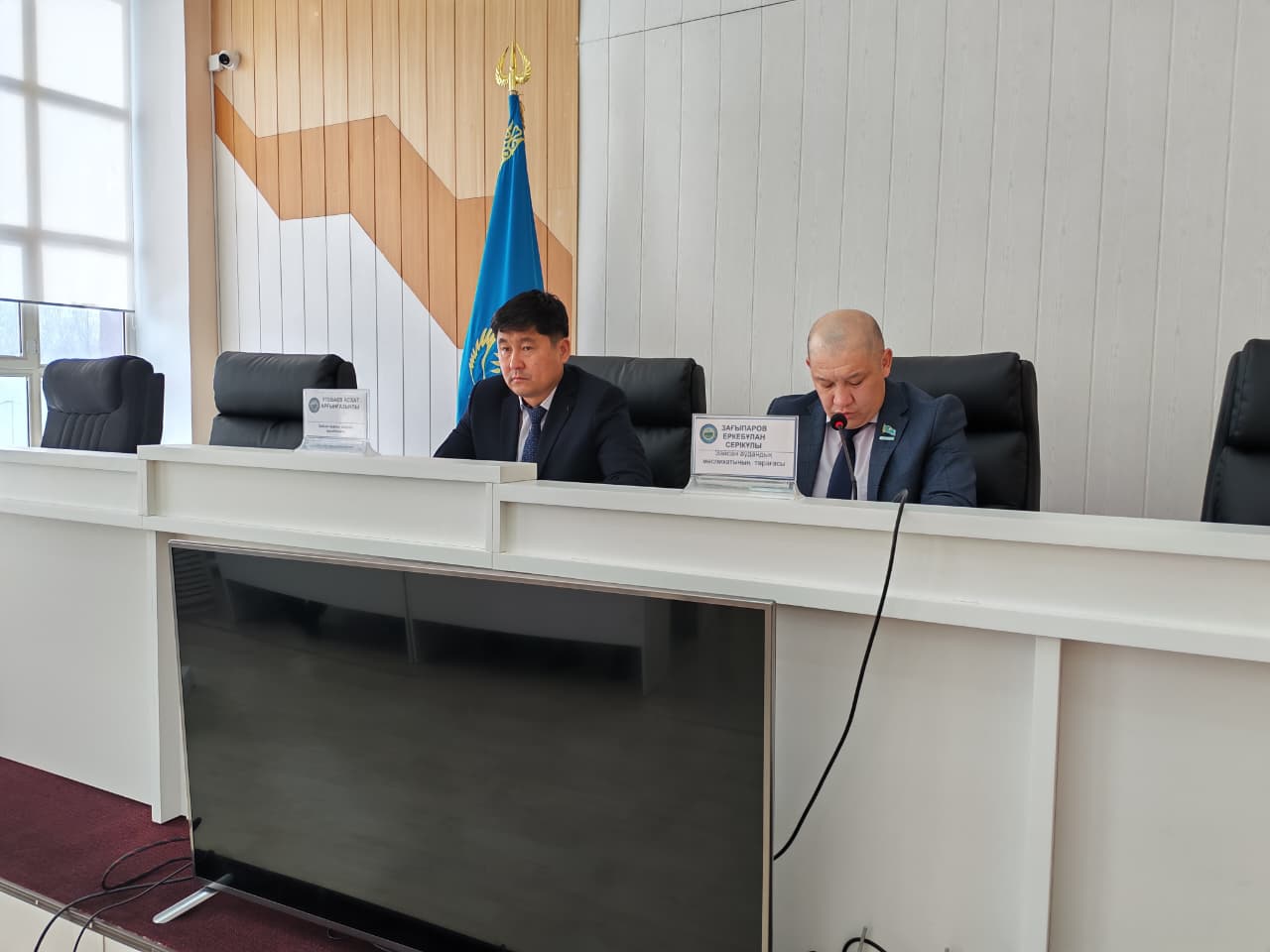 Зайсан аудандық мәслихатының кезектен тыс сессиясы