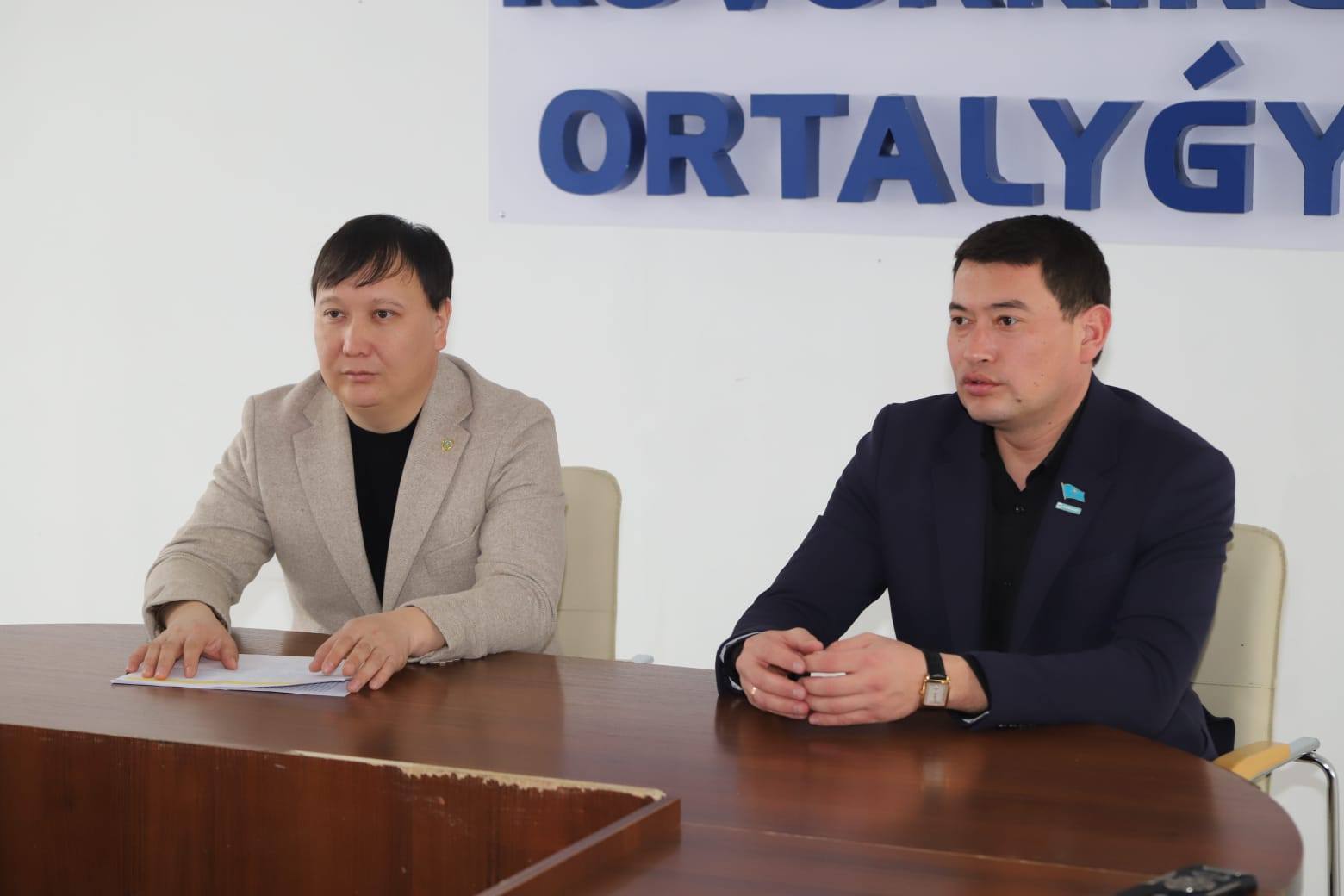 Жастармен кездесу