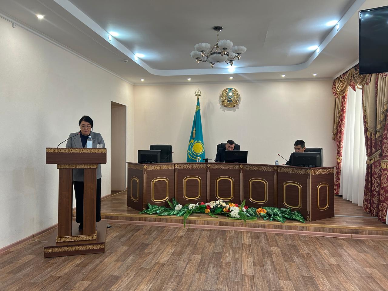 Нұрлан Зарлықұлы Уразалиновтың төрағалығымен аудандық мәслихаттың кезектен тыс сессиясы өтті