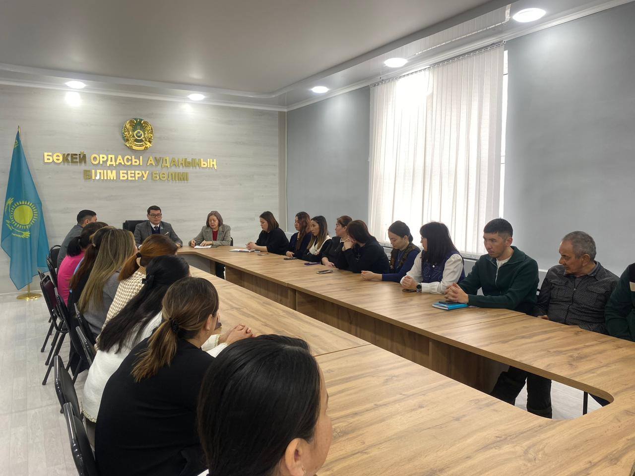 Білім саласының қызметкерлерімен кездесу