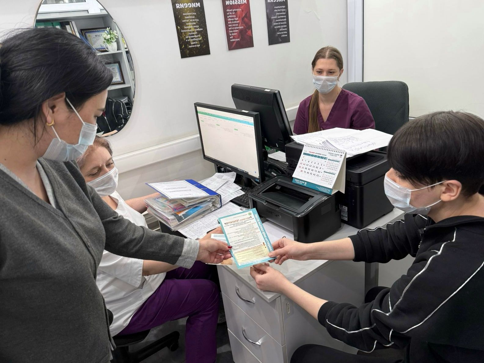 Шахтинск қалалық санитариялық-эпидемиологиялық бақылау басқармасының ұйымдастыруымен «Гиппократ» МФ ЖШС емханасында  ақпараттық түсіндірме жұмыстары өтті