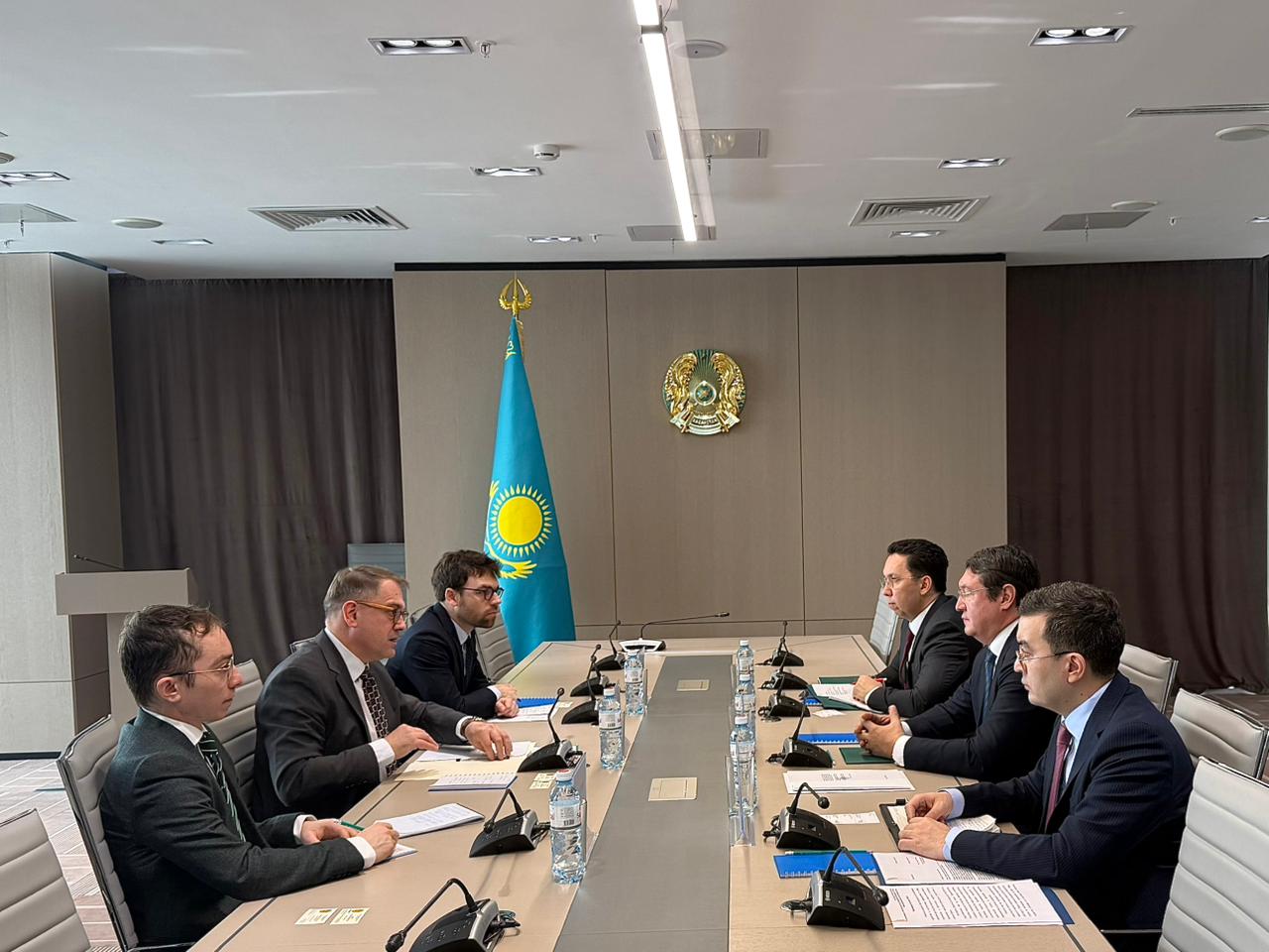 Қазақстан Республикасының Атом энергиясы жөніндегі агенттігінде Агенттік Төрағасы Алмасадам Сәтқалиевтің Қазақстан Республикасындағы Франция Республикасының Төтенше және Өкілетті Елшісі Сильван Гиоге мырзамен кездесуі өтті