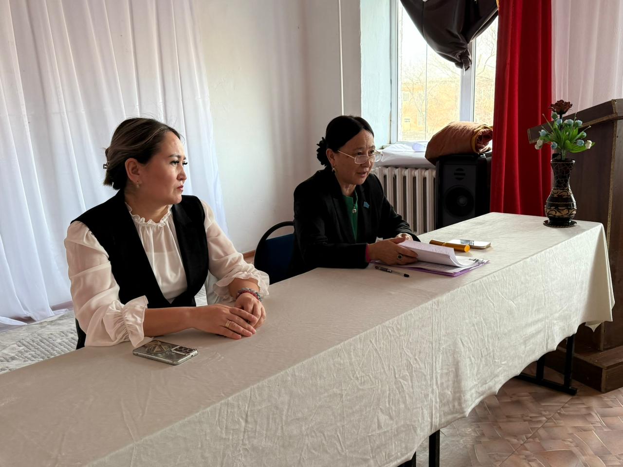 Мойынқұм ауданында «Аула клубы» ұжымымен Конституция жобасы талқыланды