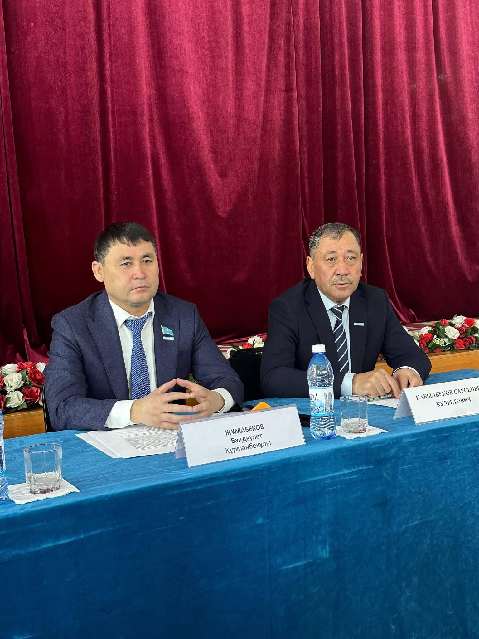 ШҰБАРСУ АУЫЛЫНДА ЖАЛПЫХАЛЫҚТЫҚ РЕФЕРЕНДУМДЫ ҚОЛДАУ МӘСЕЛЕСІ ҚАРАЛДЫ