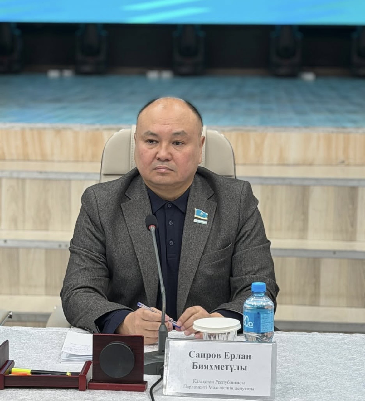 Бүгін "Ақжар"мәдениет үйінде ҚР Парламенті Мәжілісінің депутаты Е.Б.Саиров Тарбағатай ауданының тұрғындарымен кездесу өткізді.