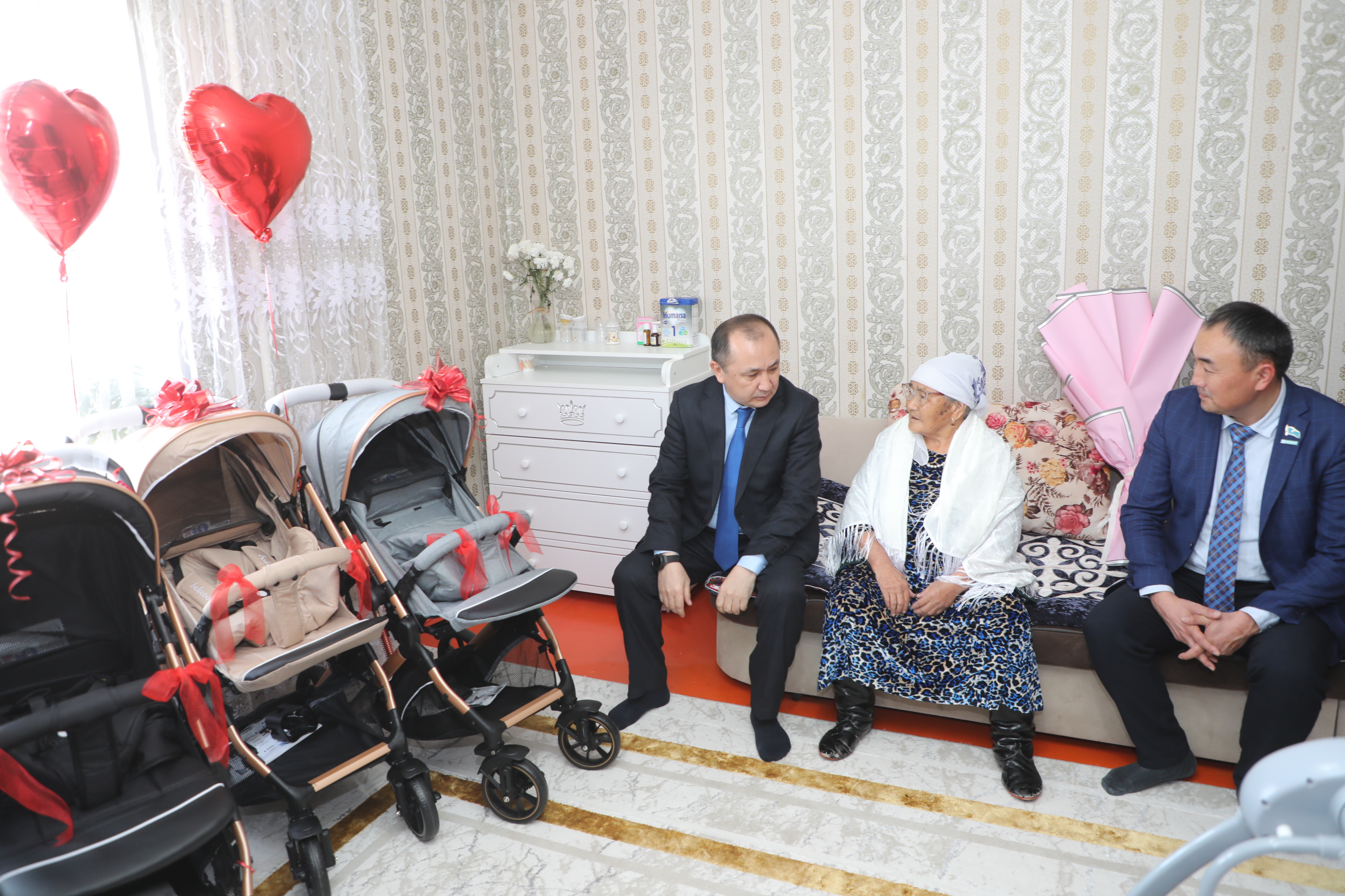 В САРЫАГАШСКОМ РАЙОНЕ РОДИЛИСЬ ТРОЙНЯ