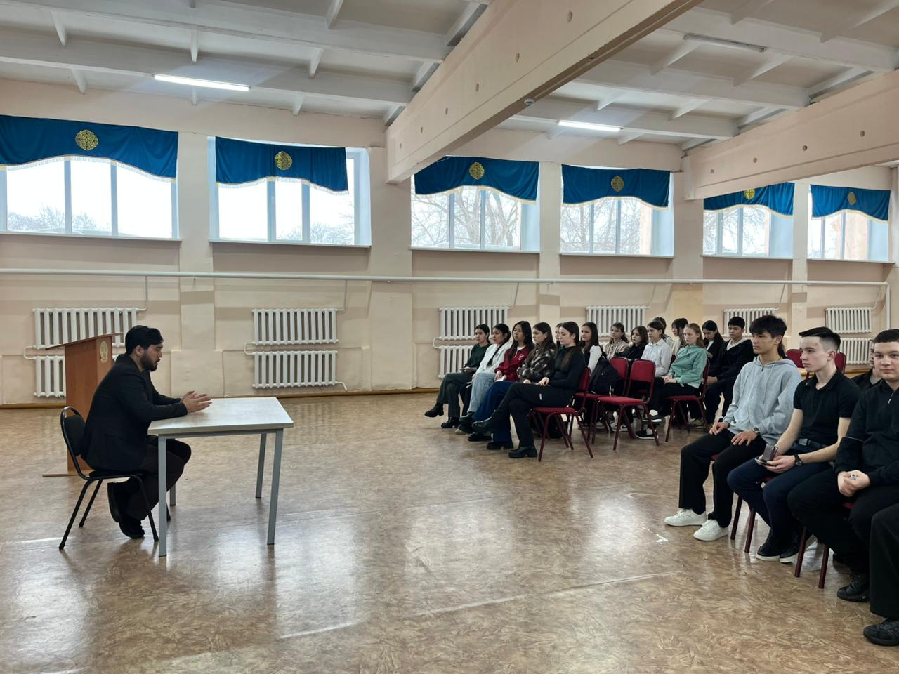 Дін істері басқармасының қызметкері Нұрмағанбет Нұртас 9–10-сынып оқушыларымен кездесу өткізді