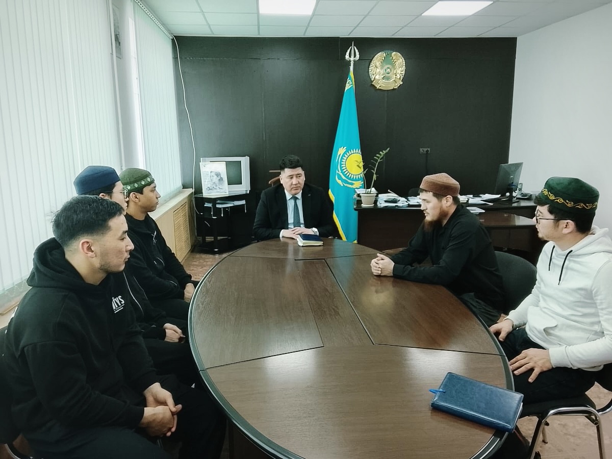 ҚАРИЛАРДЫ ҚАБЫЛДАДЫ