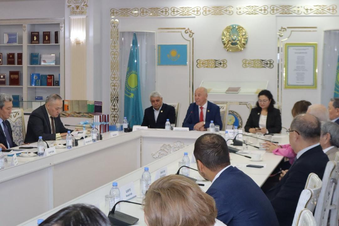 В честь 100-летия Шоры Сарыбаева прошла презентация трудов академика