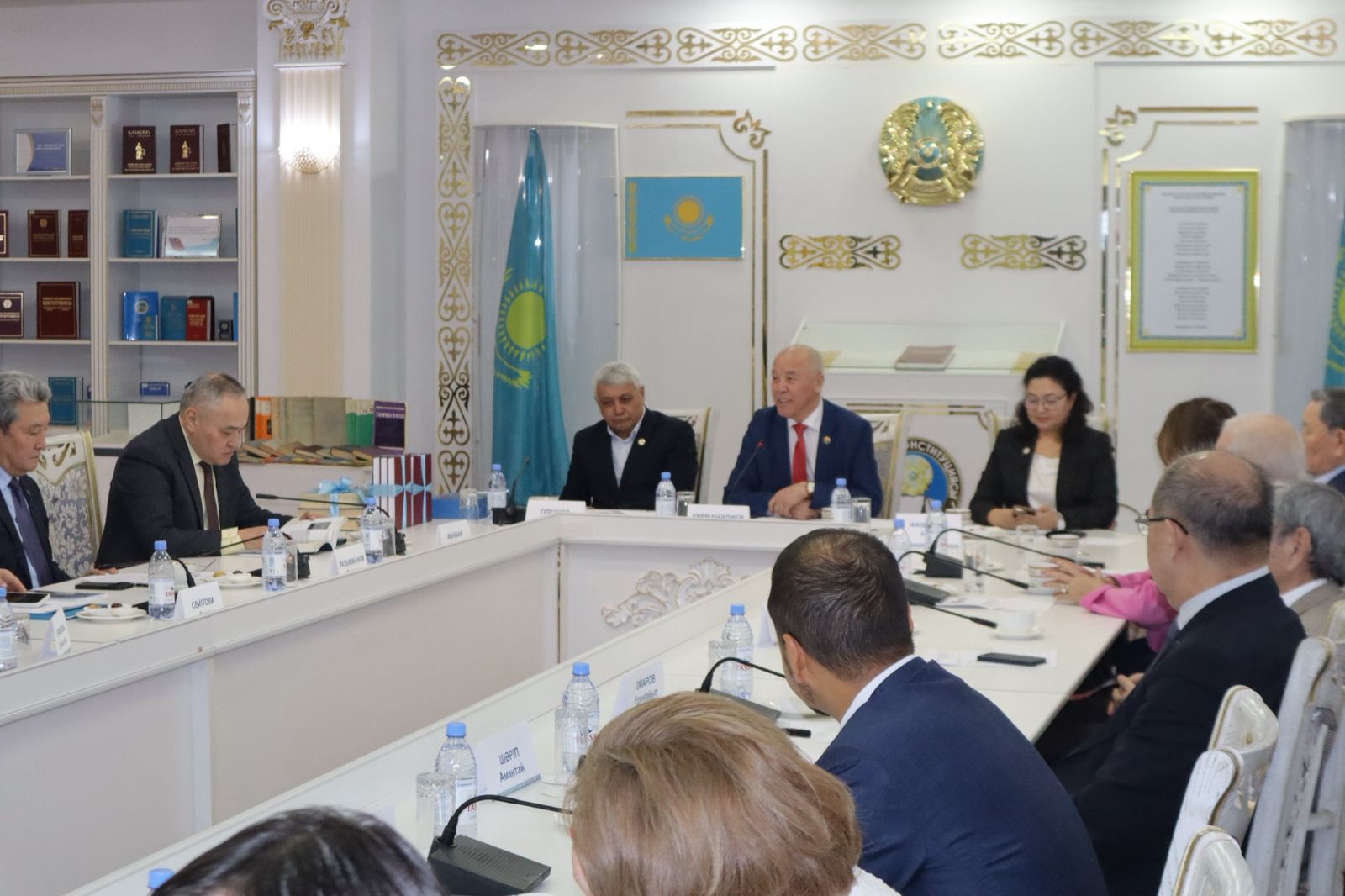 В честь 100-летия Шоры Сарыбаева прошла презентация трудов академика