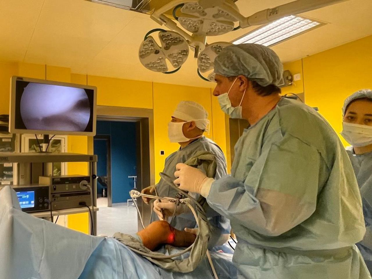 Алматыдағы Балалар шұғыл медициналық көмек көрсету орталығында сегіз бала артроскопиялық әдіспен емделді