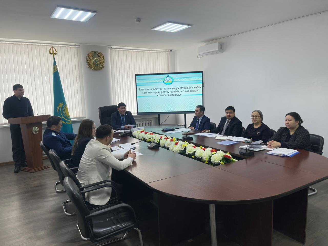 Исатай ауданында үш жақты комиссия отырысы өтті