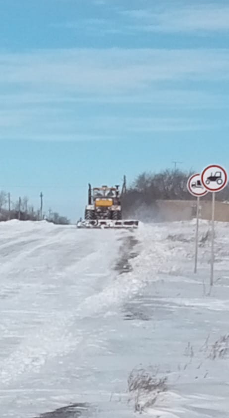 «Лада» шаруа қожалығы Святодуховка кентінің ішіндегі жолдарды (жалпы ұзындығы 5,7 шақырым бес көше) қардан тазартты
