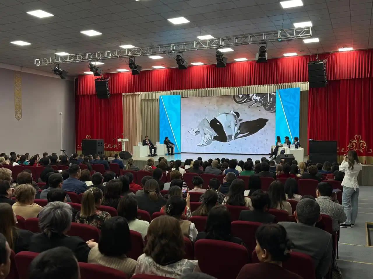 Жамбыл облысында бала тәрбиесіне арналған ата-аналар форумы өтті: қоғам мен отбасы серіктестігі нығая түсті