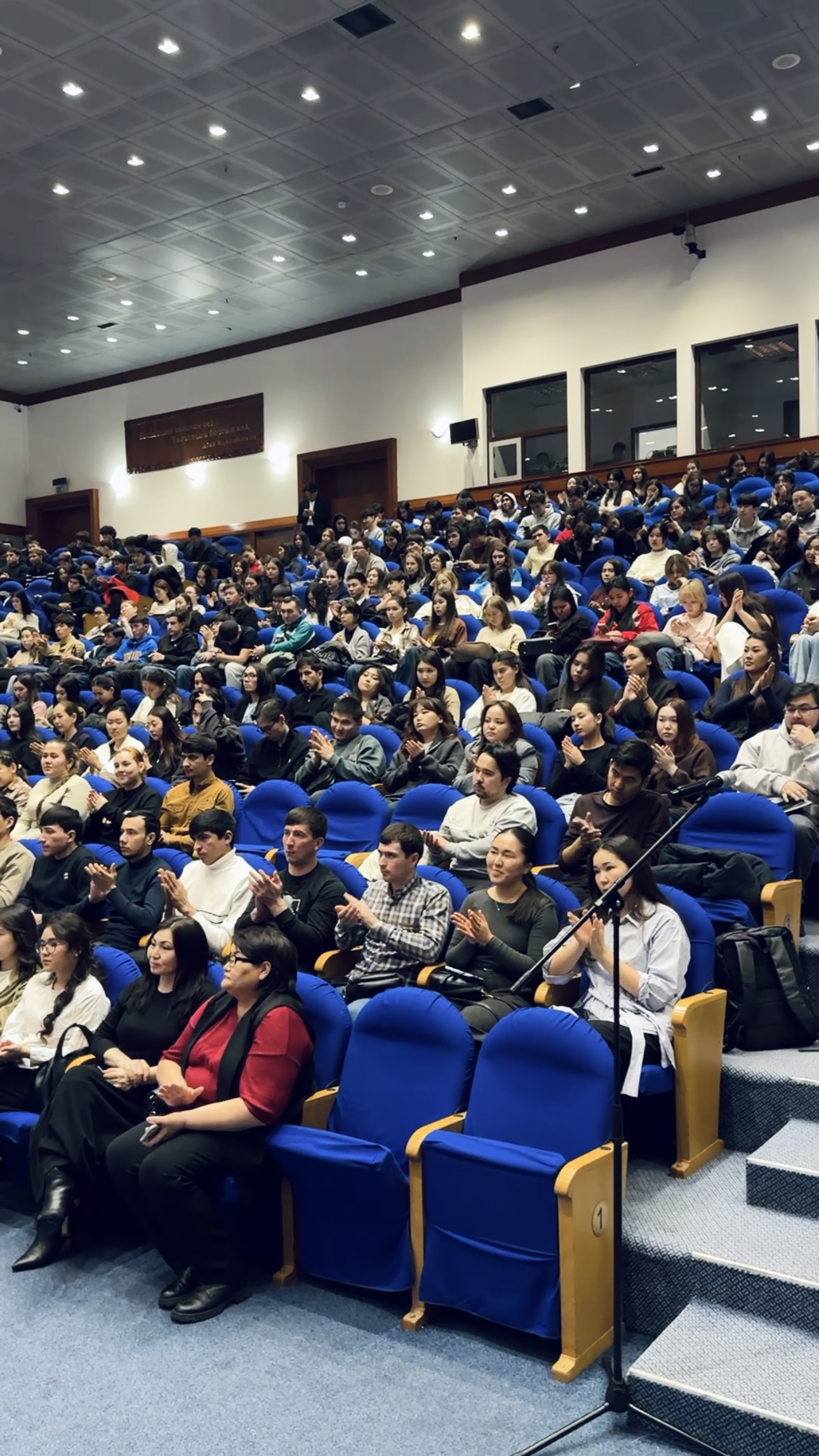 «Зако«Заң мен тәртіп»: елордалық студенттерге алаяқтық схемалар мен есірткі қылмыстары үшін жауапкершілік туралы түсіндірілді