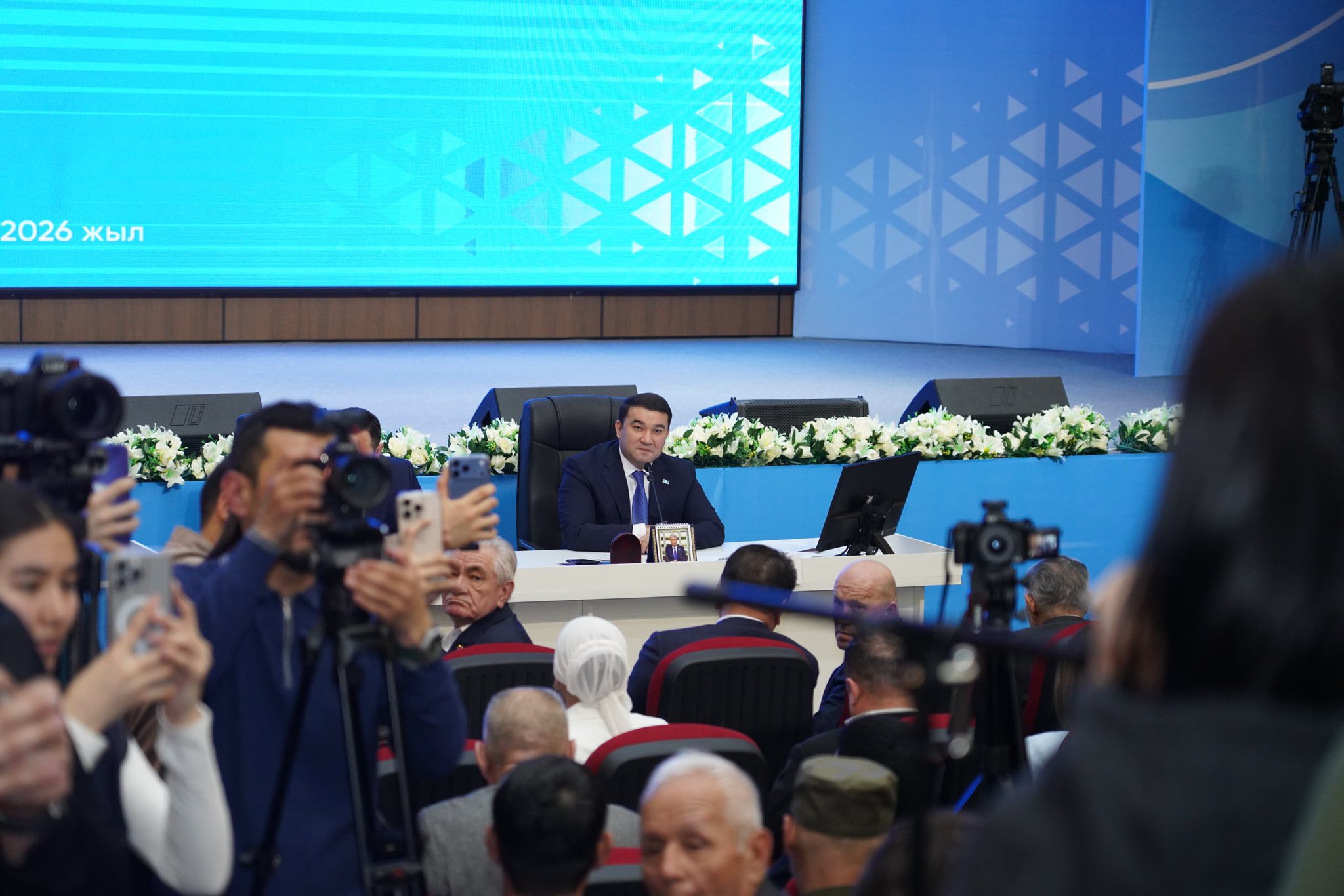 НҰРАЛХАН КӨШЕРОВ ТҮРКІСТАН ҚАЛАСЫНЫҢ ТҰРҒЫНДАРЫМЕН КЕЗДЕСІП, ӨЗЕКТІ МӘСЕЛЕЛЕРДІ ТАЛҚЫЛАДЫ