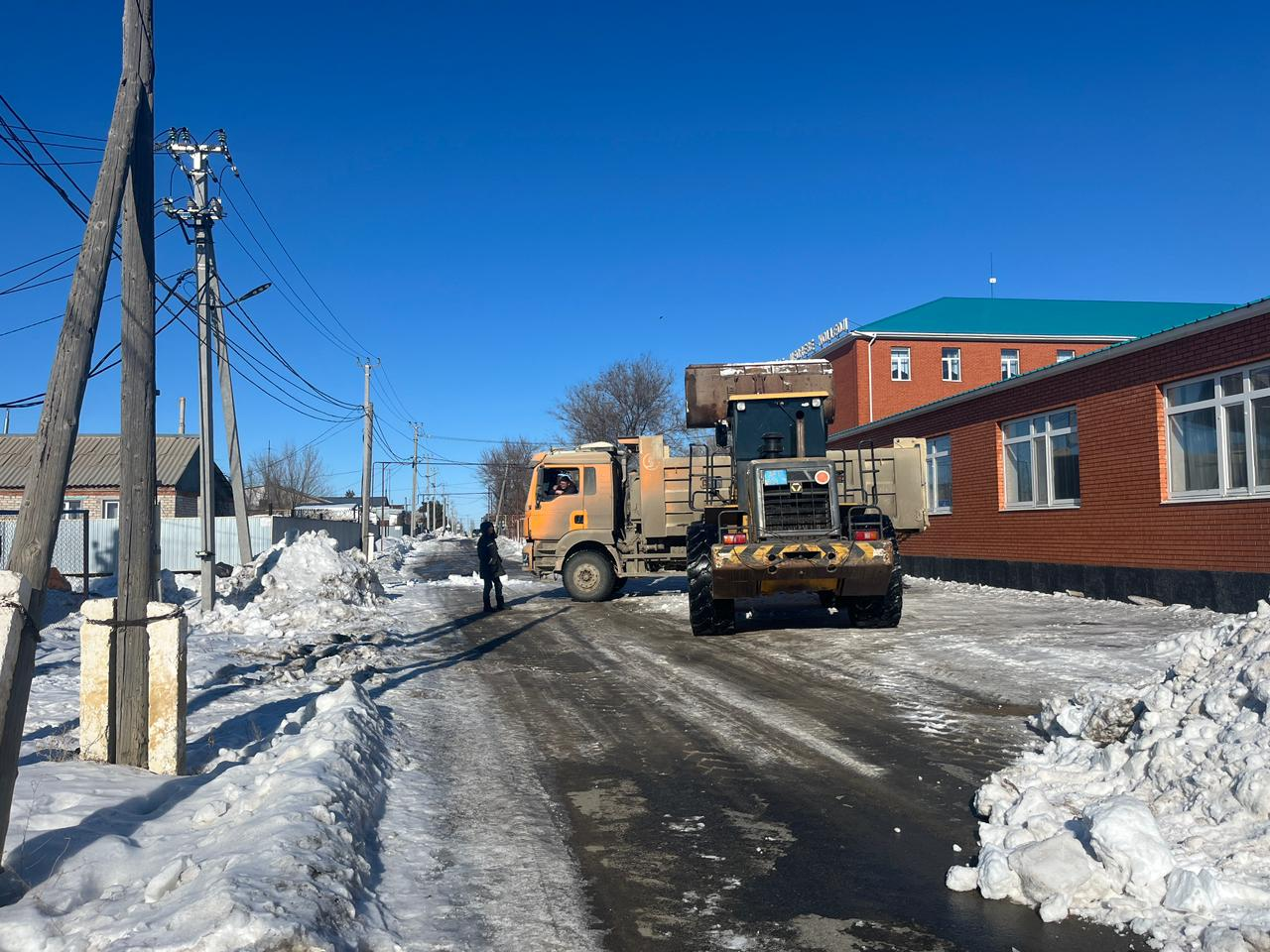 Қар тазалау және сыртқа шығару жұмыстары