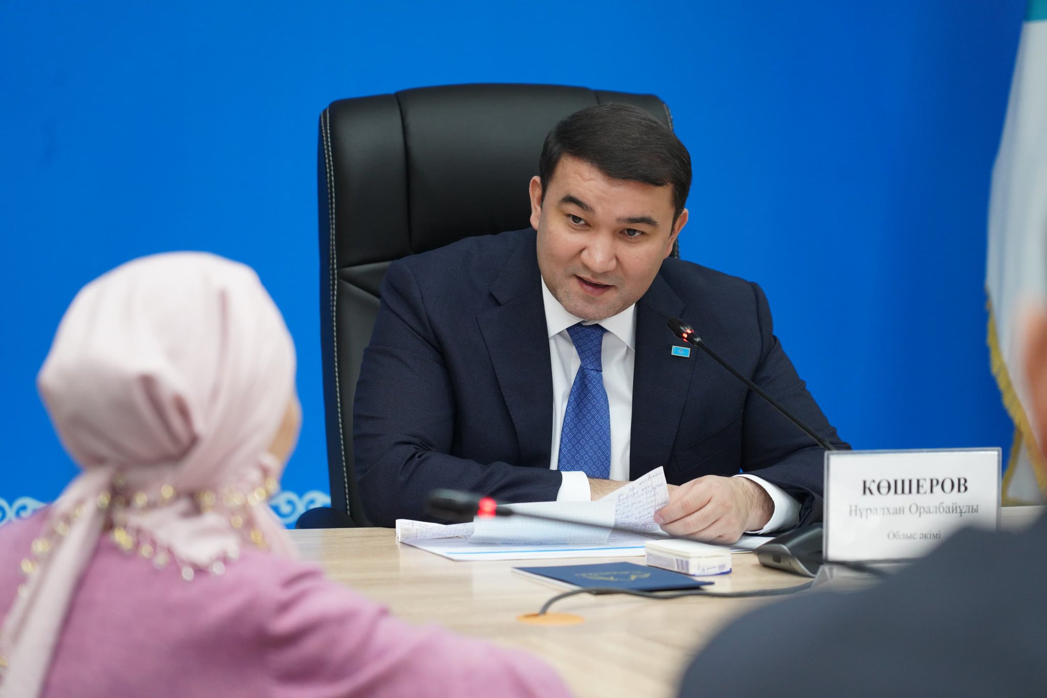 ТҮРКІСТАН ОБЛЫСЫНЫҢ ӘКІМІ ТҰРҒЫНДАРМЕН КЕЗДЕСІП, 7 САҒАТ БОЙЫ МӘСЕЛЕЛЕРІ МЕН ӨТІНІШТЕРІН ТЫҢДАДЫ