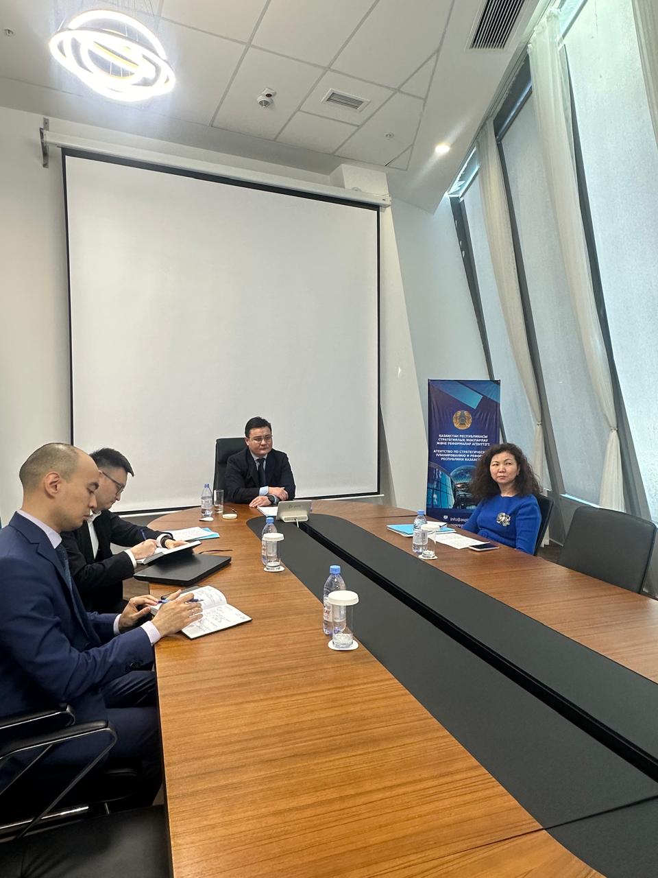 Конституциялық реформа және халықаралық қаржы ұйымдарымен инвестициялық климатты жақсарту мәселелері талқыланды