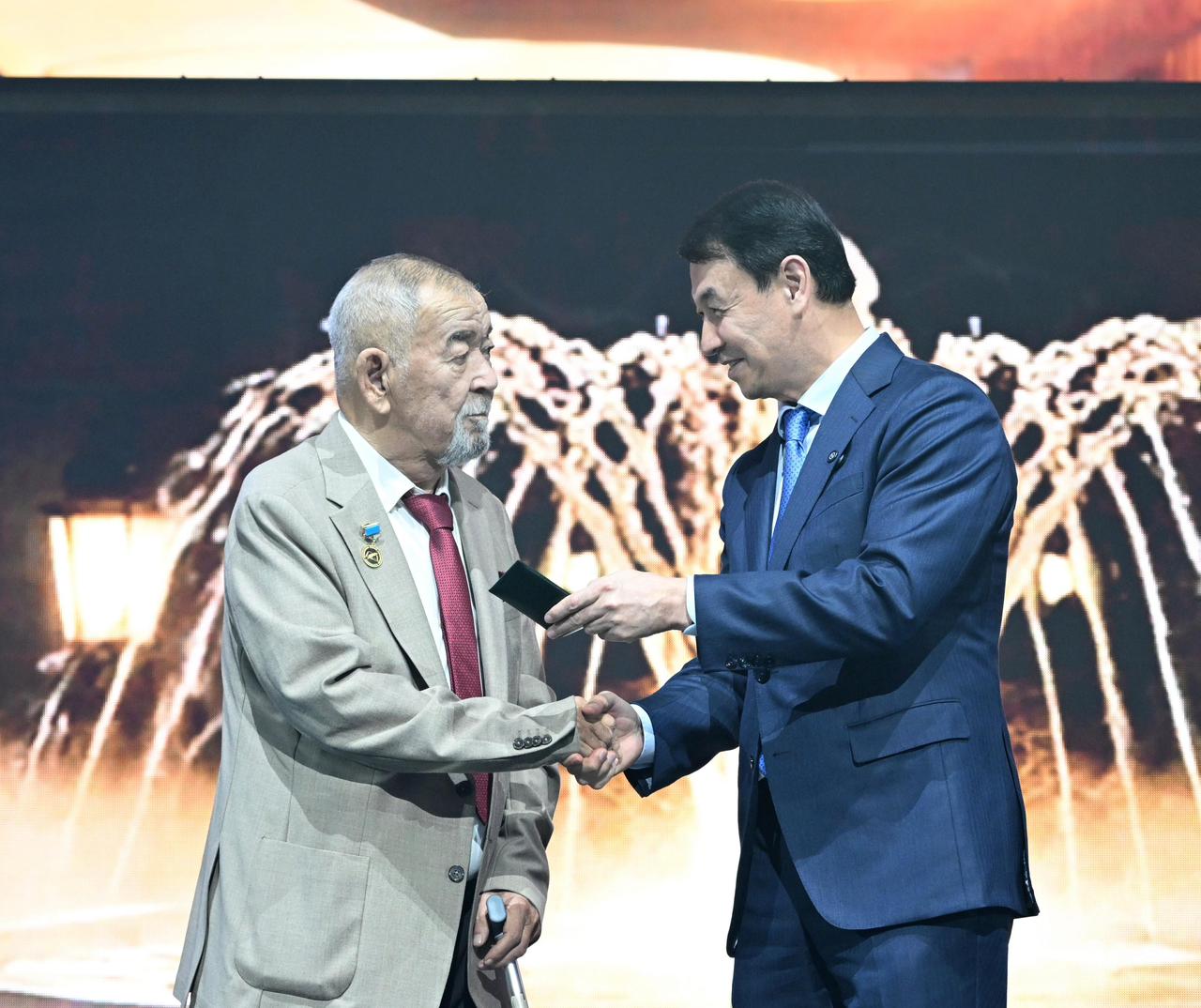 Алматыда Жүрсін Ерманның 75 жылдық мерейтойына арналған салтанатты кеш өтті