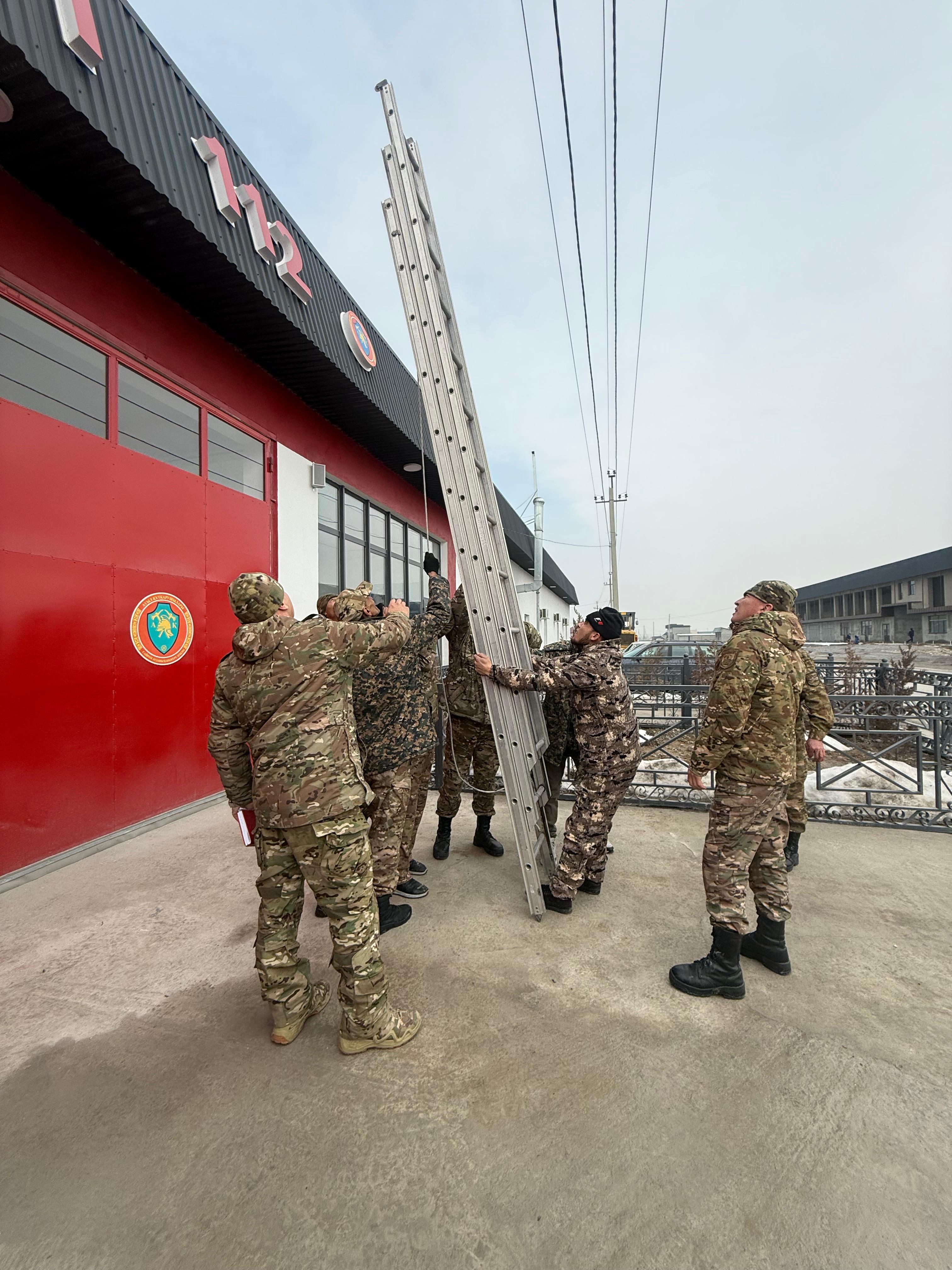 Добровольных пожарных Кутарыса обучили действиям при пожаре