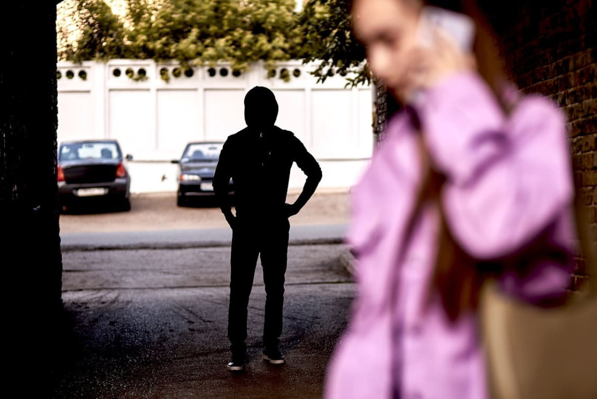 Сталкинг — это не внимание. Это угроза. Профилактика — обязанность каждого