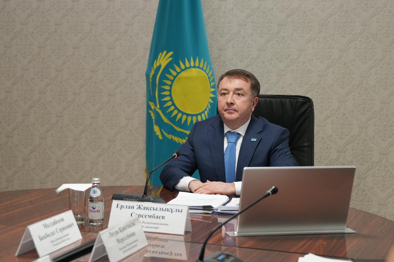 Под председательством Министра юстиции РК Ерлана Сарсембаева состоялось аппаратное совещание по обсуждению Конституционной реформы