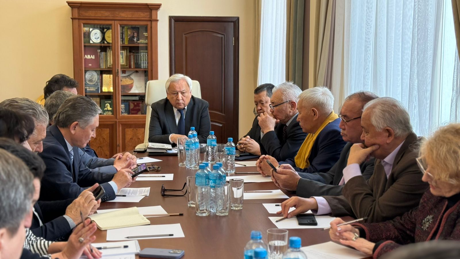 Қазақстан Жазушылар одағында жаңа Конституция жобасы талқыланды