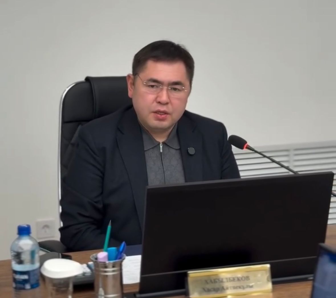 Аким город провёл рабочее совещание по вопросам проведения ремонтных работ в дошкольных и школьных учреждениях города