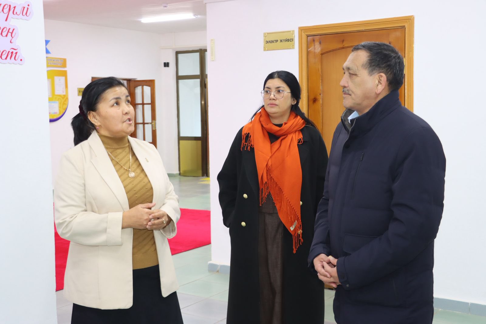 Асқар Тоқмағанбетов ауылдық клубының жұмысымен танысты