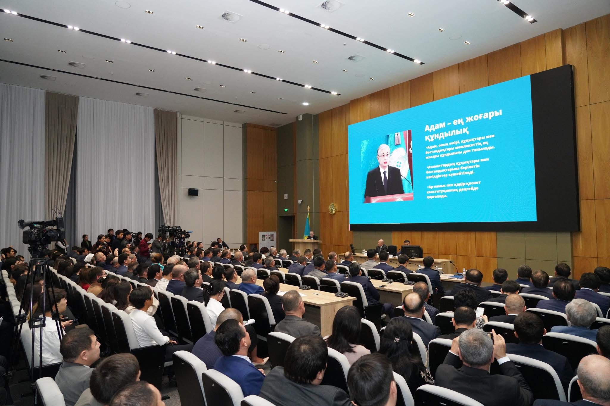 ТҮРКІСТАН ОБЛЫСЫНДА КОНСТИТУЦИЯЛЫҚ РЕФОРМАЛАРДЫҢ НЕГІЗГІ БАСЫМДЫҚТАРЫ МЕН ӨЗГЕРІСТЕРІ ТАЛҚЫЛАНҒАН МӘЖІЛІС ӨТТІ