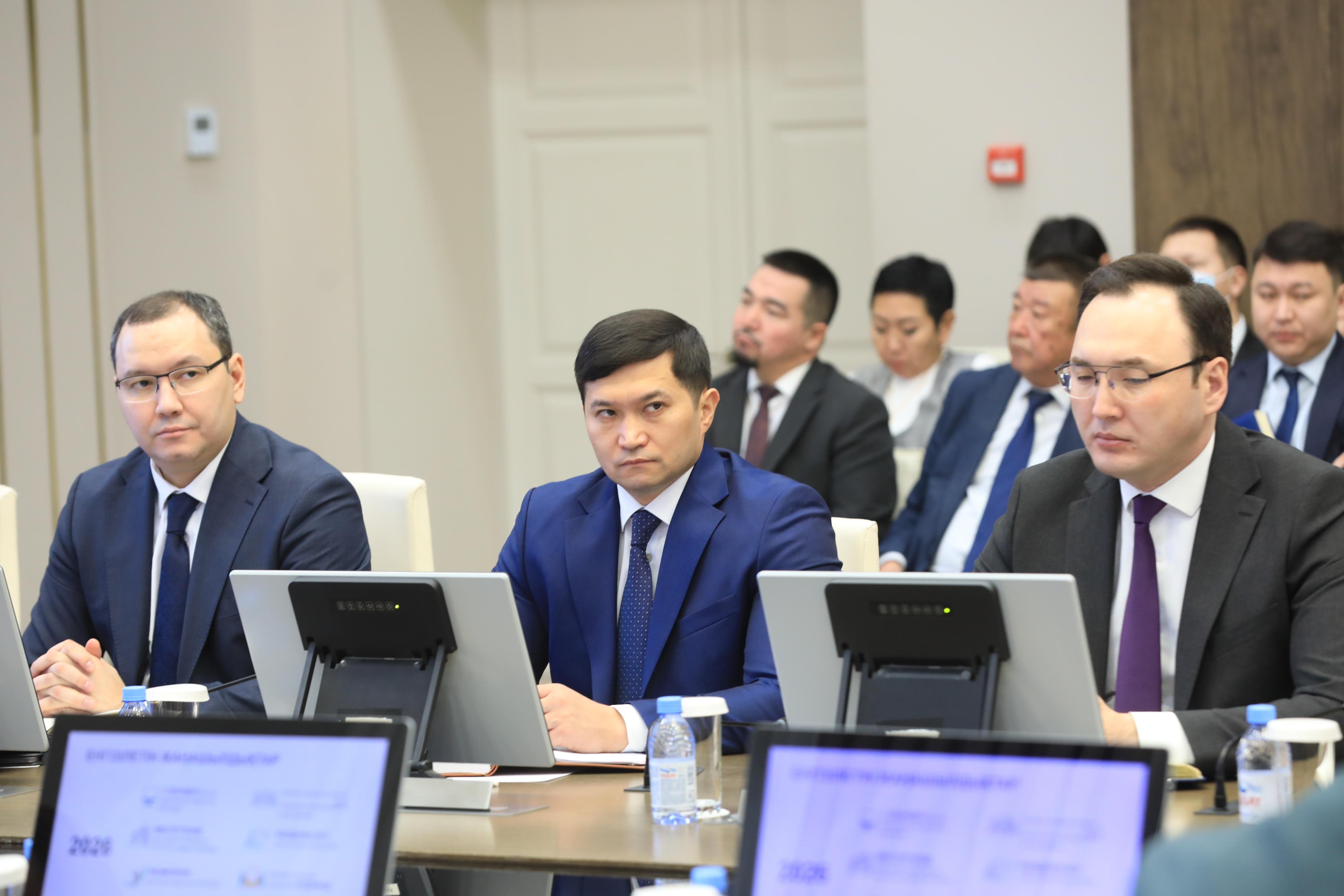 Кезекті аппарат мәжілісінде екі мәселе қаралды